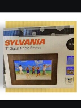 Sylvania Digital Photo Frame 7in  *NWT*